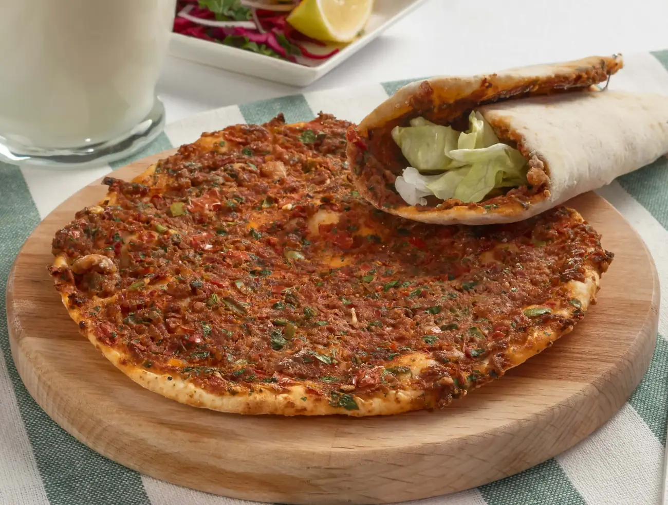 Lahmacun Tarifi: Evde Taş Fırın Lezzetinde Çıtır Lahmacun